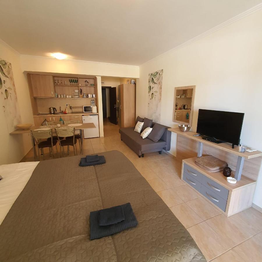 Andalucia Beach - Sea Viev Apartments Elenite Εξωτερικό φωτογραφία