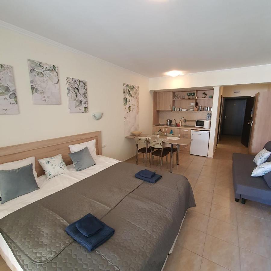 Andalucia Beach - Sea Viev Apartments Elenite Εξωτερικό φωτογραφία