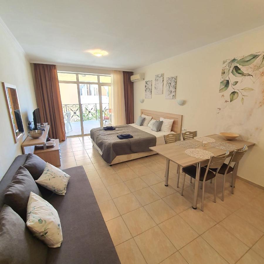 Andalucia Beach - Sea Viev Apartments Elenite Εξωτερικό φωτογραφία